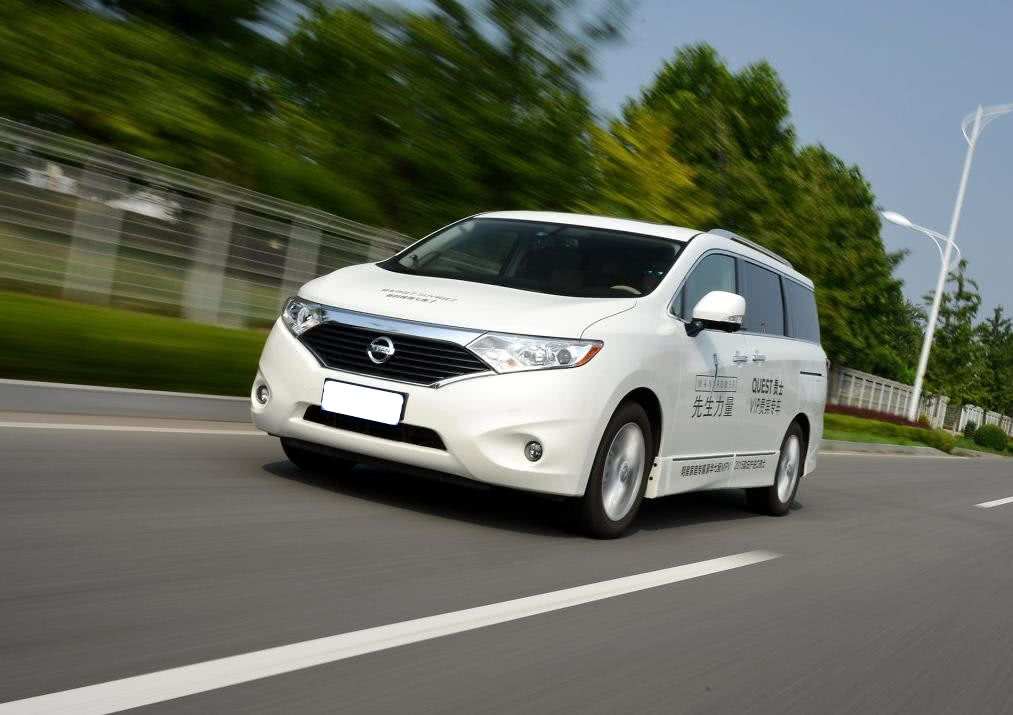 日产贵士对比埃尔法,价格不到10万的豪车