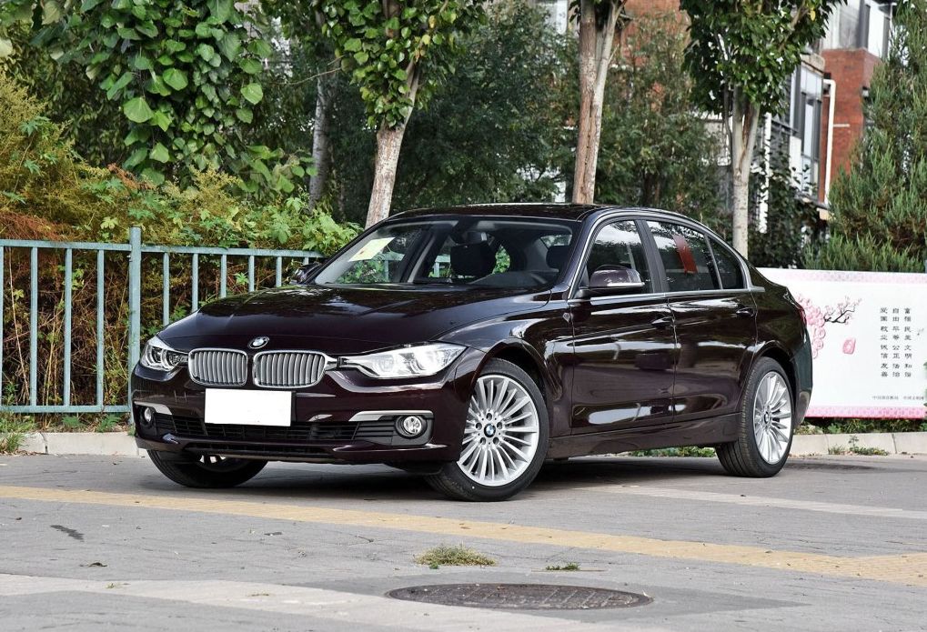 新款的宝马320和奥迪a4哪个快,还在纠结选轿车还是suv