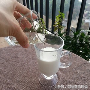 午后来一杯温馨的奶茶,午后来一杯咖啡