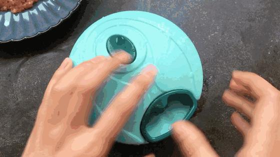 香港女孩卖包子一个70块，照样有人愿意花40分钟排队买，凭什么？