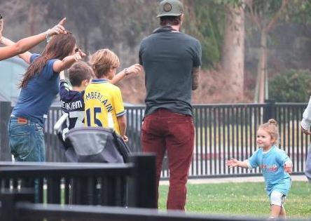 贝克汉姆大儿子街拍,贝克汉姆大儿子小贝