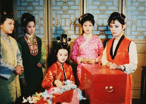 作为一个女人，正三品诰命夫人尤氏活得还不如赵姨娘？