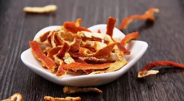 热水泡脚加点它3天逼出体内湿气,泡脚时加点它三天逼出体内湿气