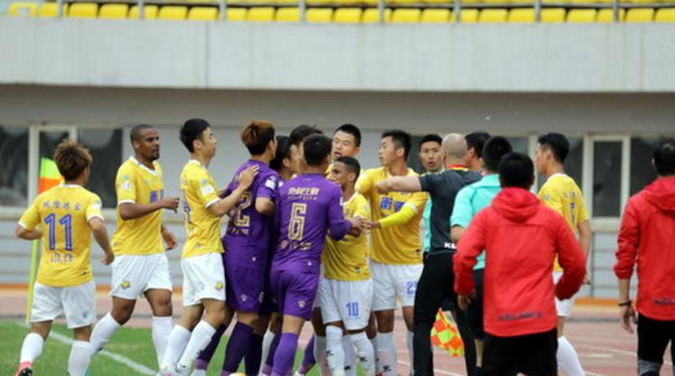 全面还原中甲离谱判罚裁判,中甲赛场判罚