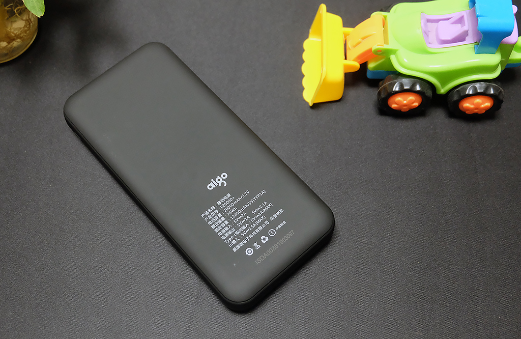 自从有了它，我的智能生活从此无忧-爱国者移动电源E20000+体验