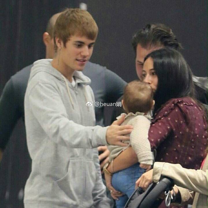 看了贾斯汀比伯的爸爸年轻时的颜值，不禁感叹基因的强大