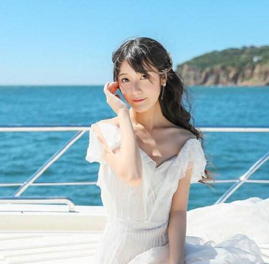 赵丽颖红裙乘风破浪,赵丽颖船上写真