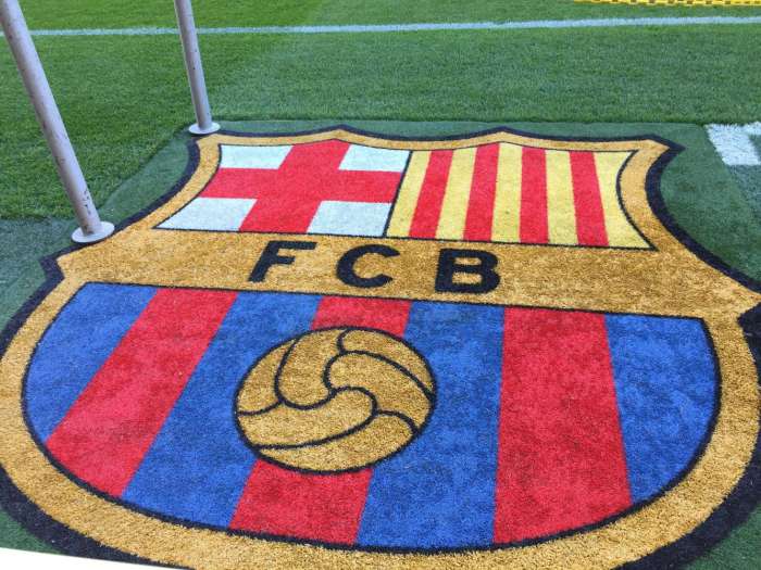 巴萨主场诺坎普是城市名吗,巴萨主场诺坎普颠球