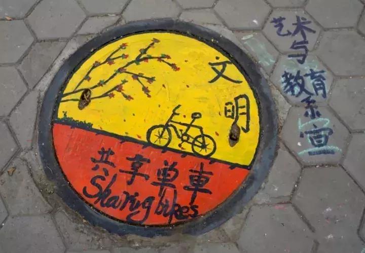 30所职校为井盖“整容”，以画会友，你的学校技术如何？