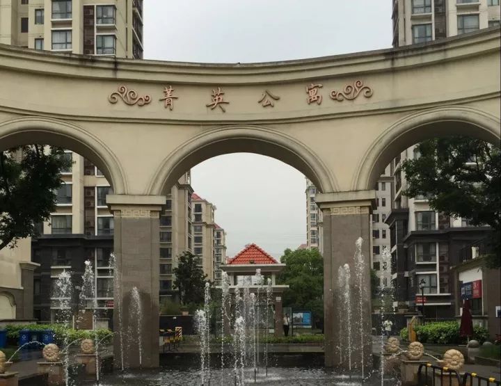 月租不到1500元公寓,没钱却租高端公寓