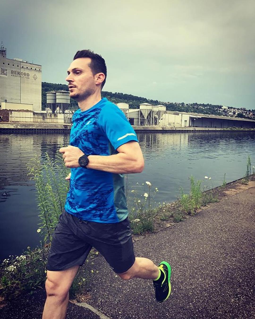 跑步跑吐了喝什么,跑步跑吐了丢人怎么办