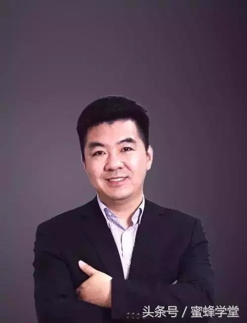 18岁靠ppt赚第一个10万,创业成功人士的ppt案例90后