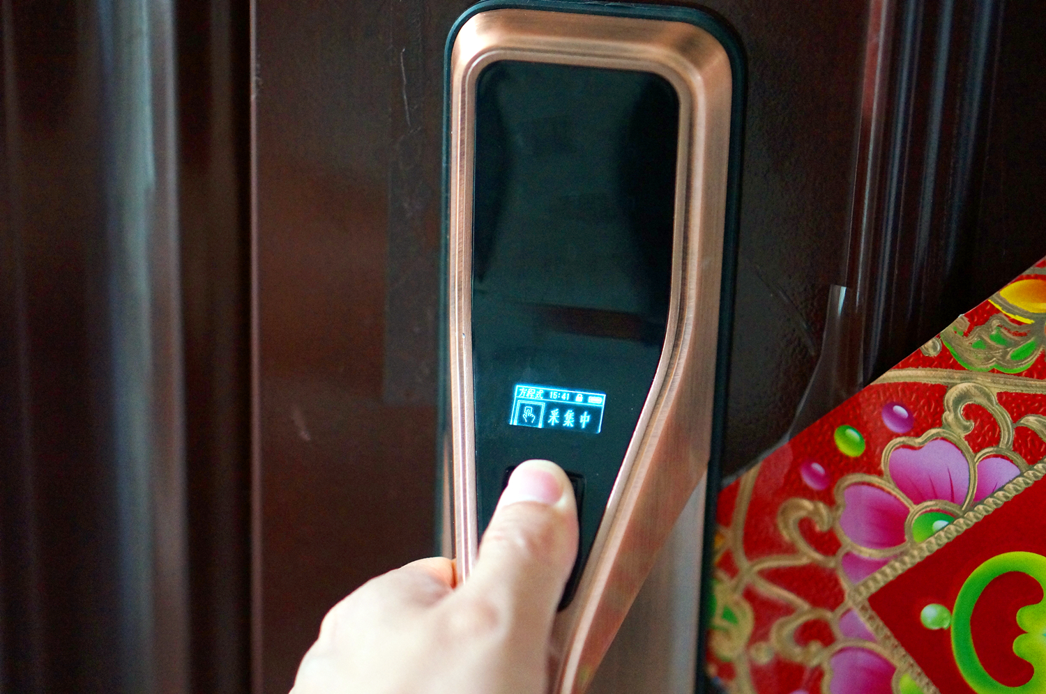 温馨港湾的守护神：六孚方程式指纹防盗锁体验报告