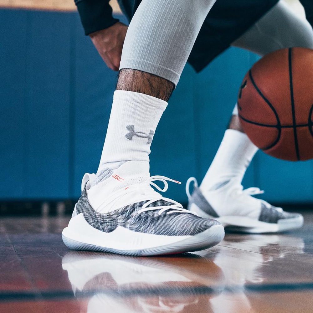 库里总决赛上脚新球鞋库里9,库里上脚库里4紫色战靴