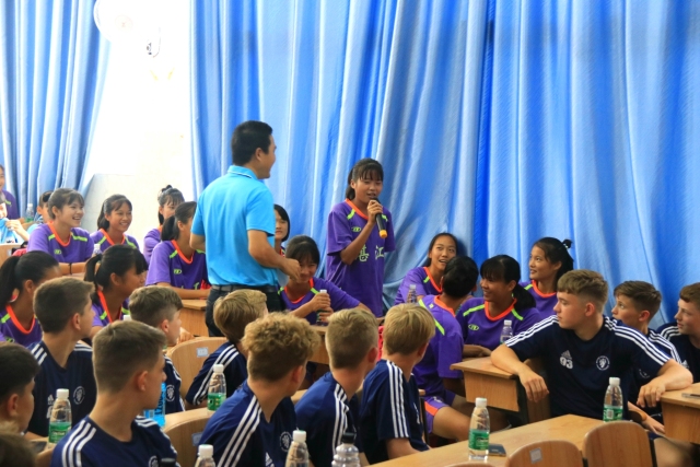 足梦视界｜中英足球文化交流，首站湛江轰动全城