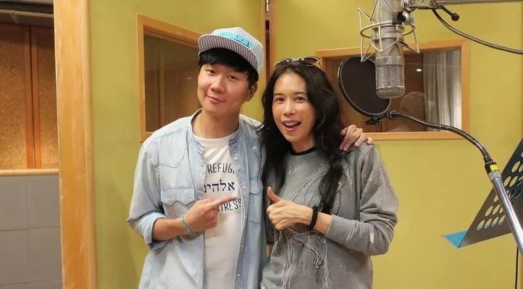 莫文蔚在球场上,莫文蔚最后一场比赛