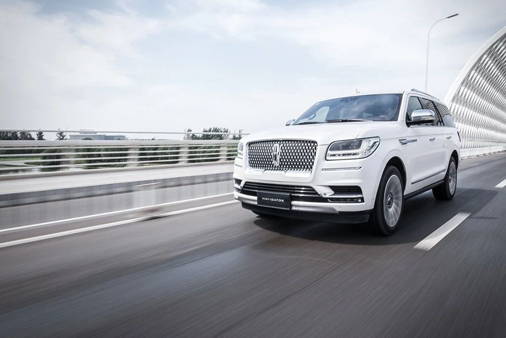 林肯20万至30万的SUV,最新款林肯领航员太霸气了