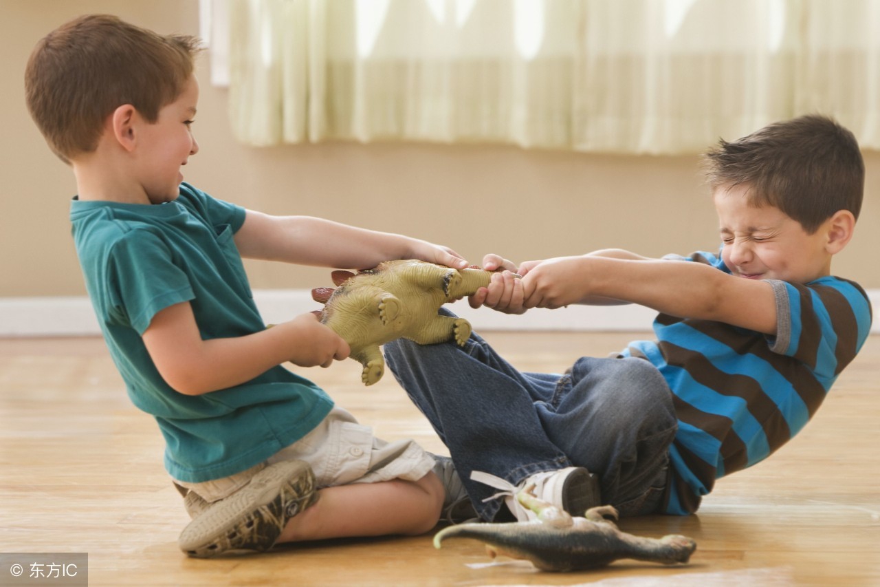 儿童智力低下染色体异常有救吗,智力低下宝宝的异常动作