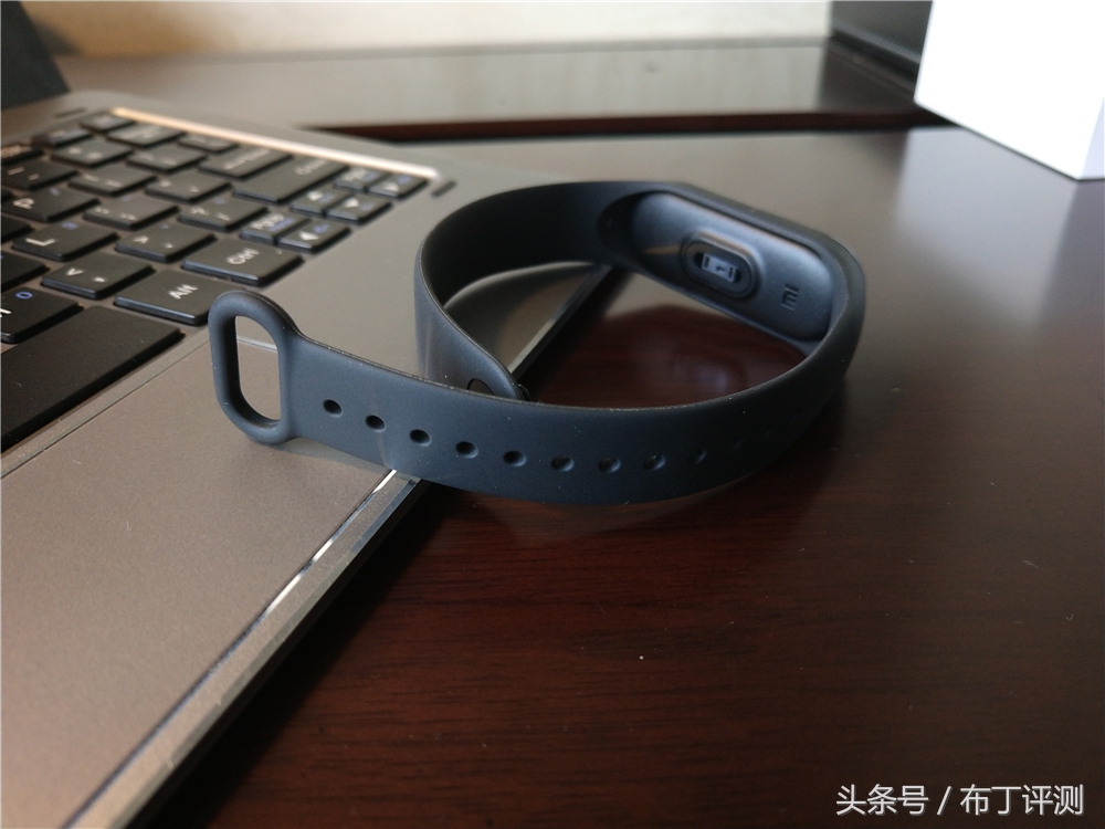 50米游泳防水手环,深度防水游泳智能手环