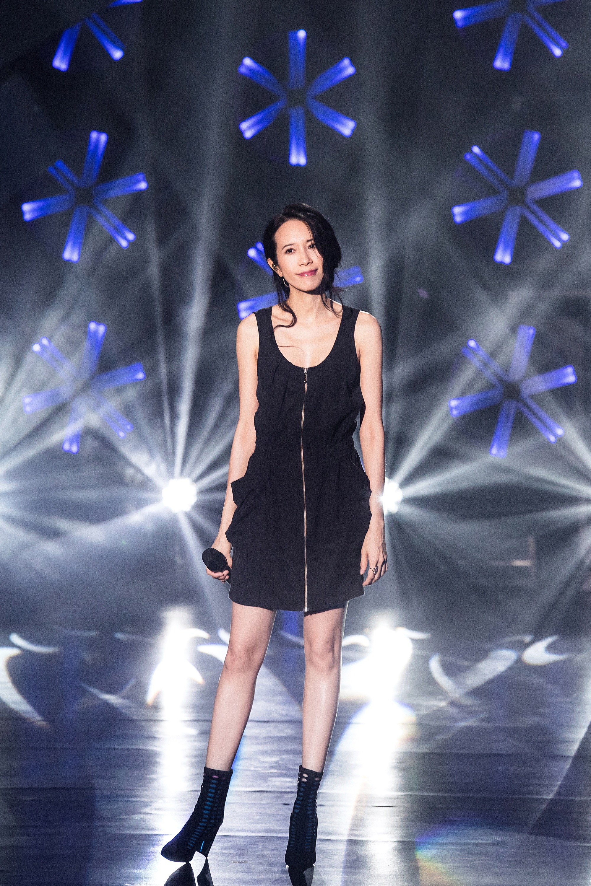 我们在中场相遇莫文蔚完整版,莫文蔚我们在一起完整版