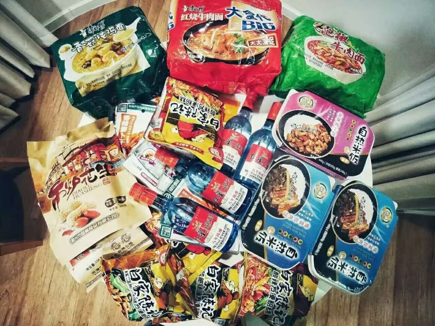 她在127小时的K3火车上拍婚纱照,看了三个国家的风景