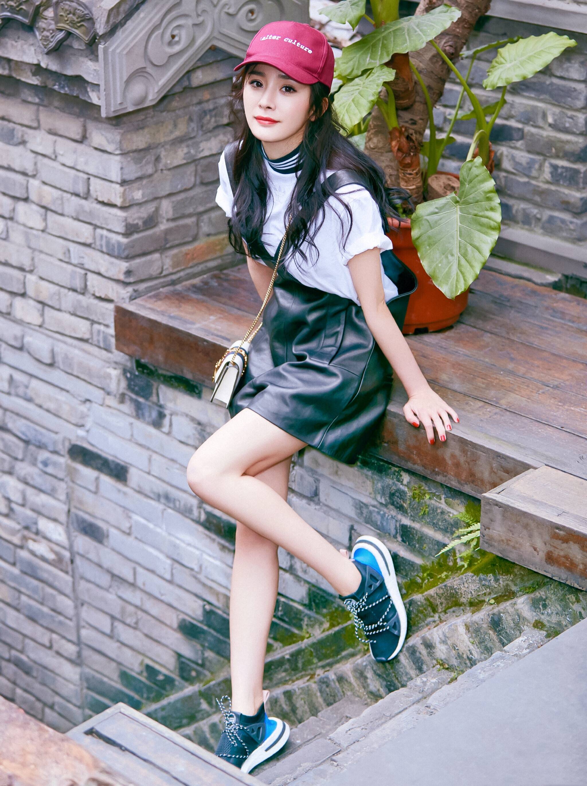 杨幂上跑男出场歌曲的名字,杨幂上跑男游戏黑洞