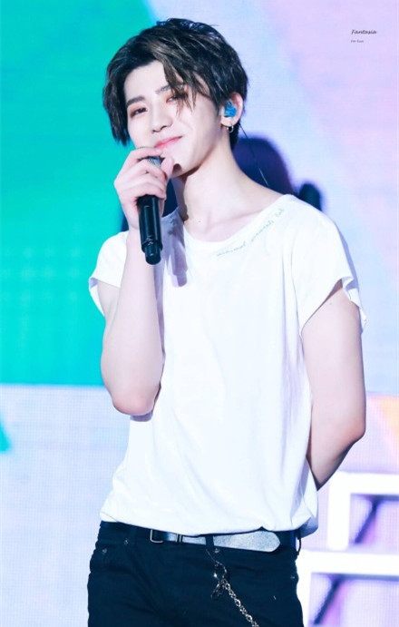 ninepercent合体蔡徐坤唱rap,ninepercent快乐大本营蔡徐坤唱歌