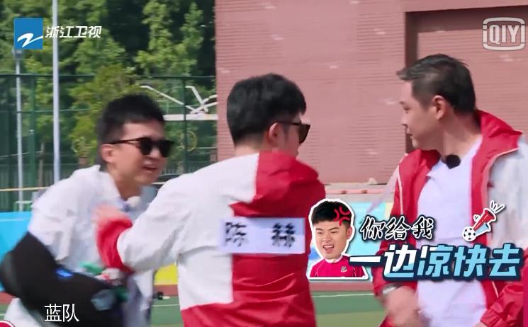 邓超被拦住的时候,邓超跟陈赫被围堵