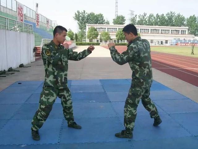 散打过肩摔法视频教程,散打中的侧绊摔怎么摔