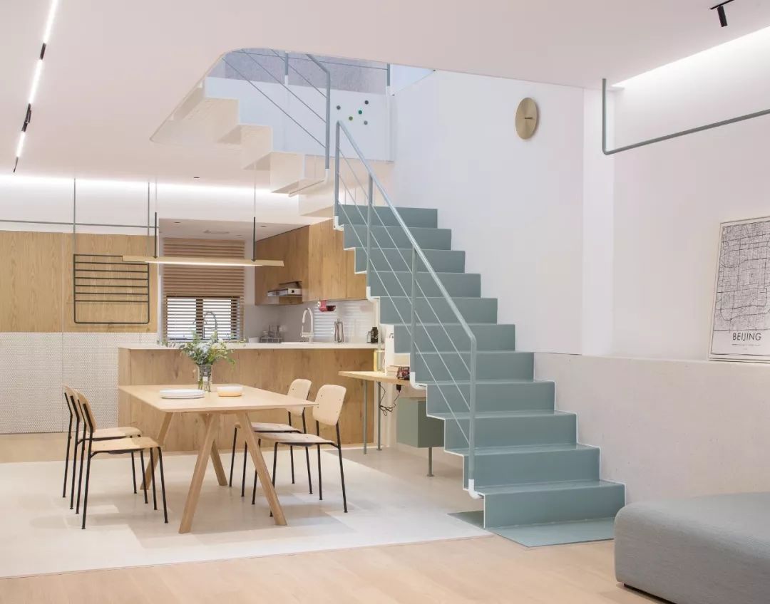 连树都种进房子！71岁高龄老房爆改“回春”，从危房到美宿，不只是惊艳！