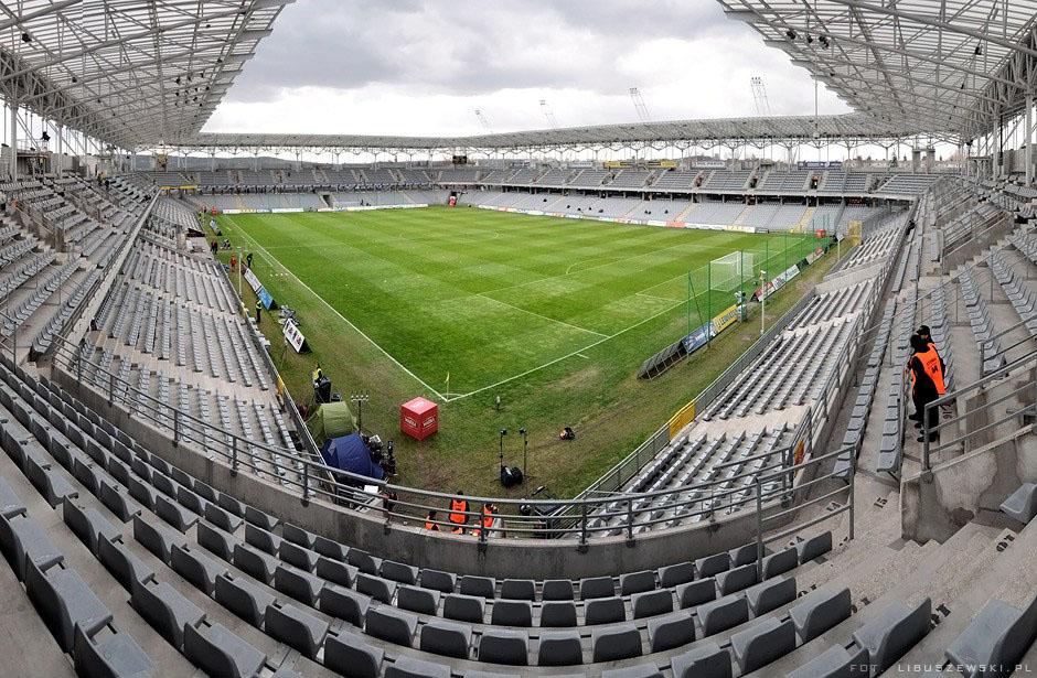 荷兰vs波兰什么球场,欧洲国家足球厉害吗