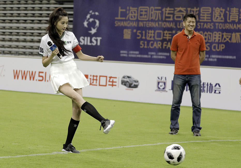 关晓彤足球装,关晓彤vs鹿晗