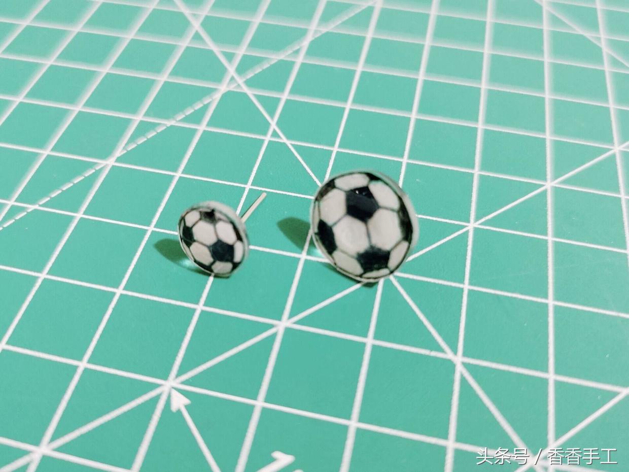 世界杯开始了准备什么,世界杯足球纪念物