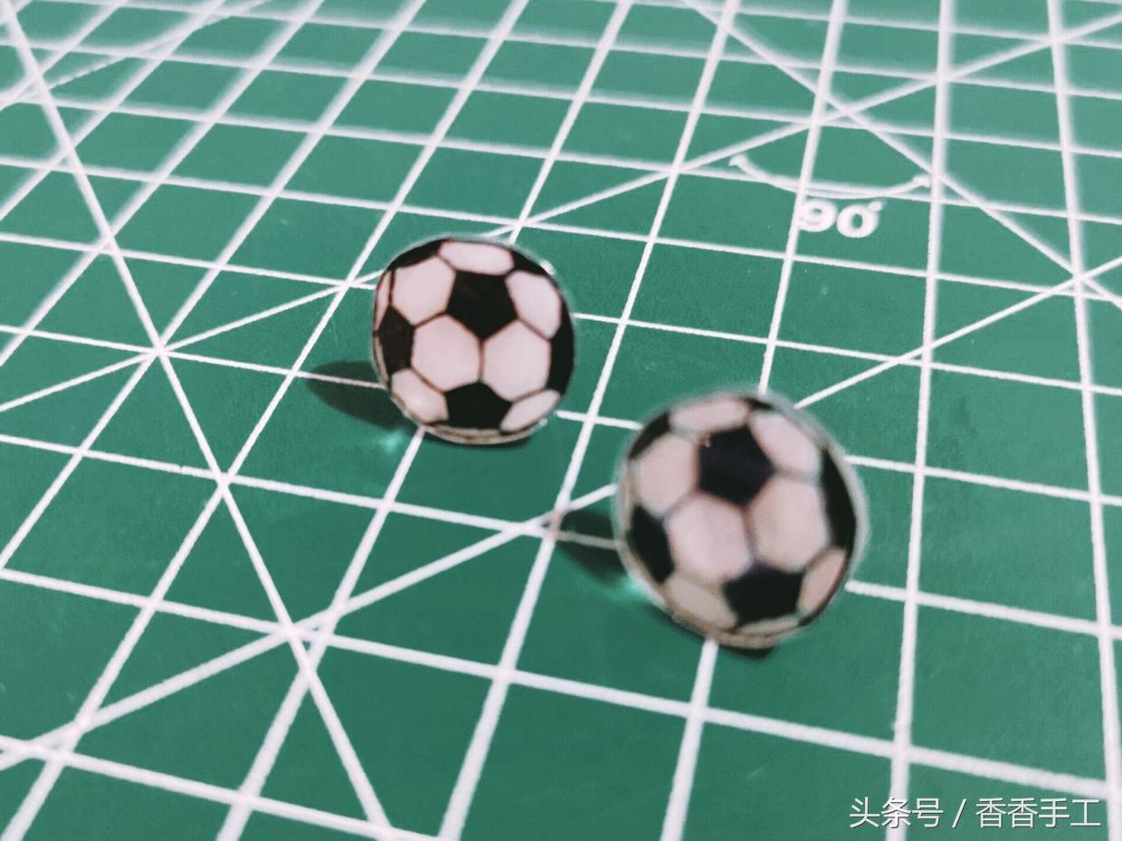 热缩片耳钉制作,热缩片做耳钉教程手绘