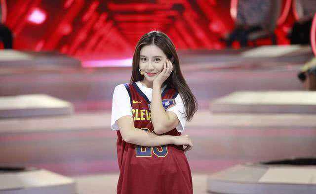 腾讯体育五大美女主播,果果vs美娜