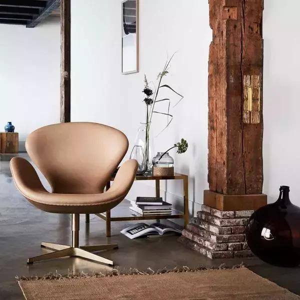 坐着六十年代椅子,小时候的椅子好怀旧