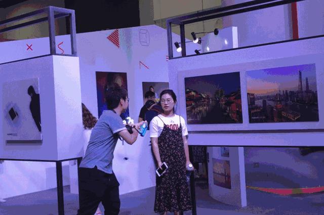 杭州人对未来的好奇心彻底爆发！10多万人在江边“看到了未来”！