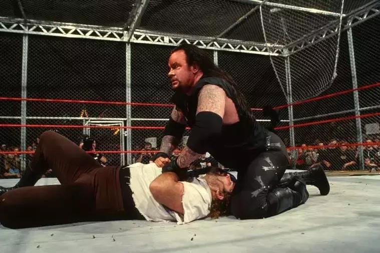 wwe罗曼雷恩斯的防弹衣,wwe美国职业摔角罗曼穿短袖