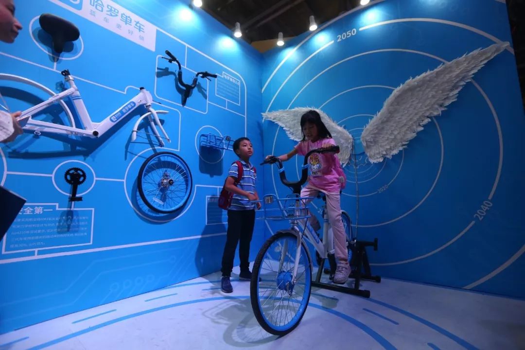 杭州人对未来的好奇心彻底爆发！10多万人在钱塘江边“看到未来”