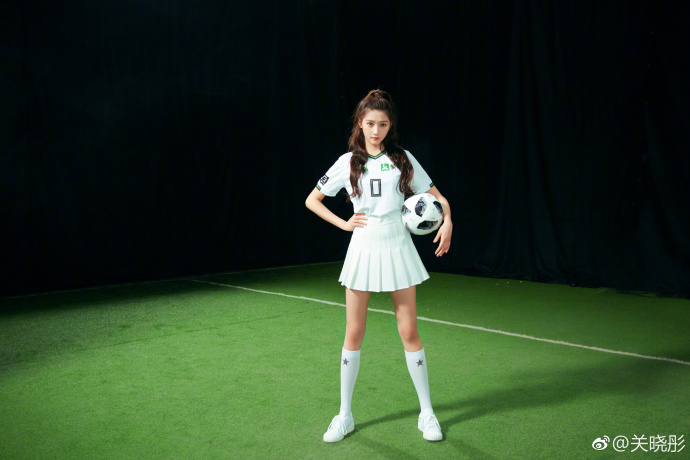 关晓彤助力奥运走秀,关晓彤亮相世界杯活动足球宝贝
