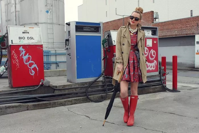 下雨天穿雨鞋防水又好看时尚,穿上雨鞋