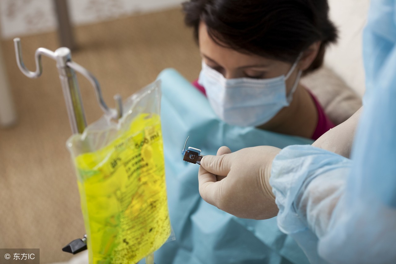 面对化疗时的脱发症状应该怎么办,化疗引起的脱发能治愈吗