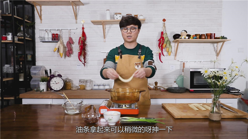 油条最简单炸出来还好吃,教你做放心油条不用任何添加剂