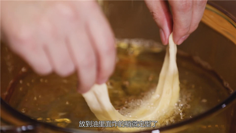 家常自制放心油条的做法视频,油条是怎么炸成的