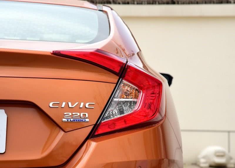 各汽车尾标代表的意思,汽车尾标识别什么车