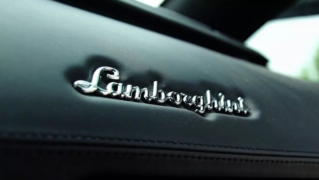 加速2.9秒的拖拉机，一脚油门一个鸡腿，一天租金一辆捷达