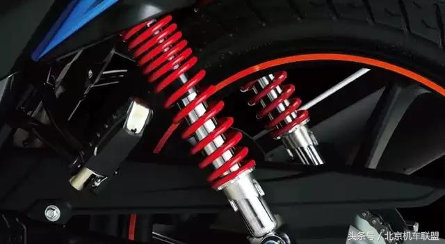 豪爵小钢炮ka150二手多少钱,玩乐为主pcx160和豪爵uhr150怎么选