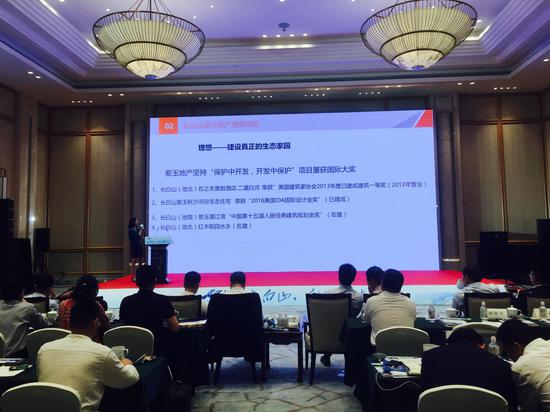 长白山天池和西湖,美丽而令人向往的长白山天池