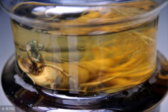 民间泡的蛇酒蜈蚣酒,蜈蚣泡酒最好是什么酒