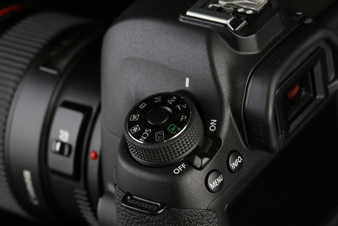 全画幅相机佳能r8多少钱,佳能全画幅入门单反eos6d